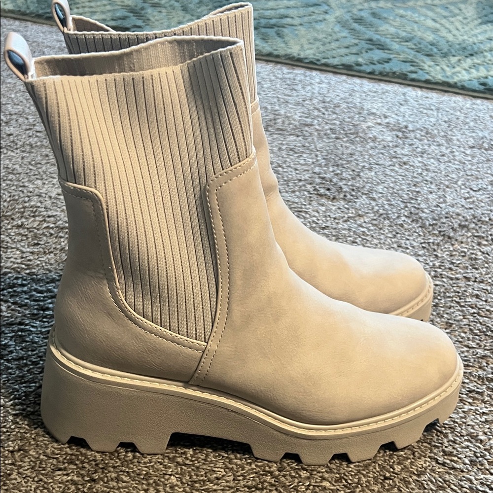 Dolce Vita Cream Ribbed Chelsea Lug Ankle Boots